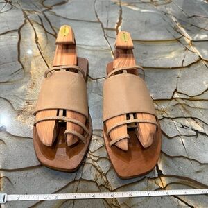 Topshop Sandals Strappy Toe Loop Detail | Brown US 9 /EUR 40 | Slip / Slide on